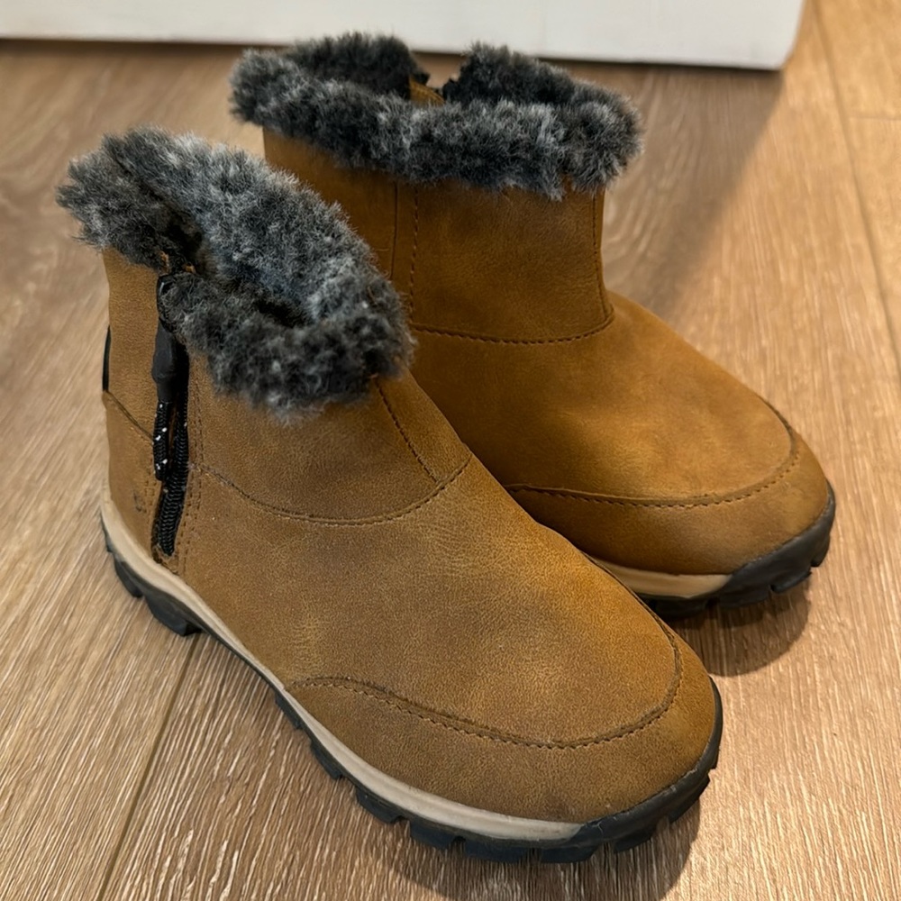Zara 26- toddler fur boots
